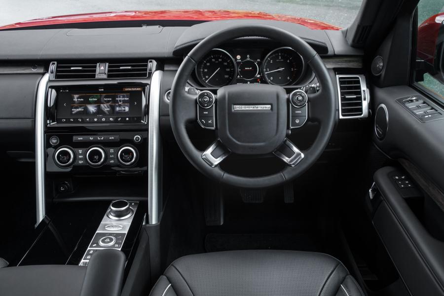 Торпедо Land Rover Discovery HSE 2017 года  (UK) (фото 10 из 40)
